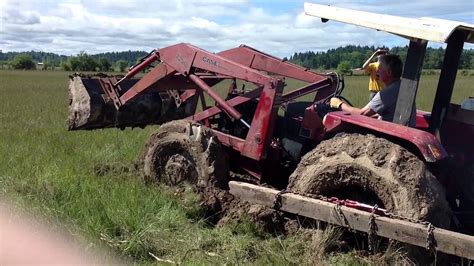 cleaning mud Chile|Getting a Tractor Out of Mud .